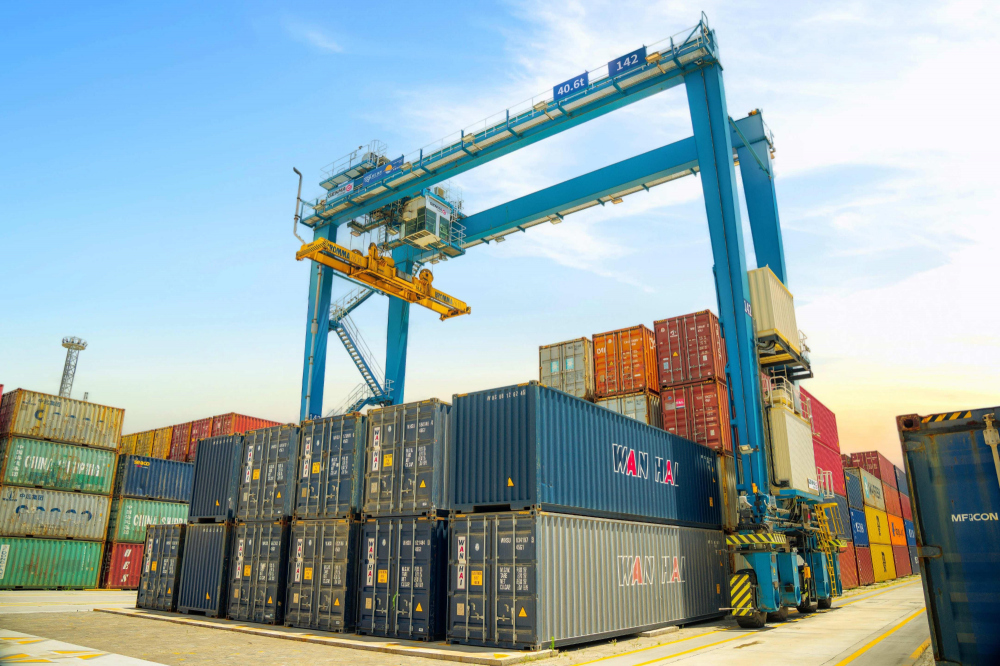 GENMA品牌获东南亚市场4台混合动力轮胎吊新订单(图1)