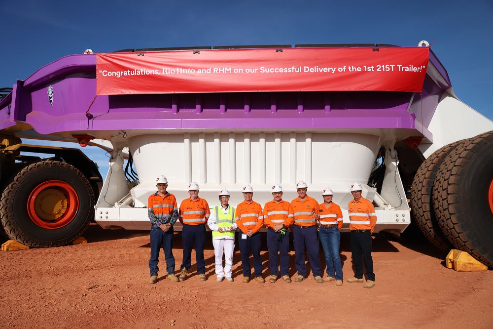 子公司伟德国际1946源于英国重机成功交付力拓215吨自卸式矿车车斗 助力客户优化铝土矿运载(图1)