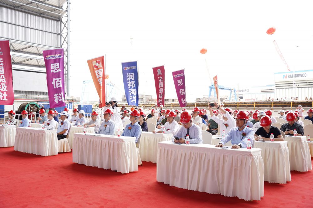 子公司伟德国际1946源于英国海洋SPP40平台供应船首艘船N1053船顺利吉水(图1)