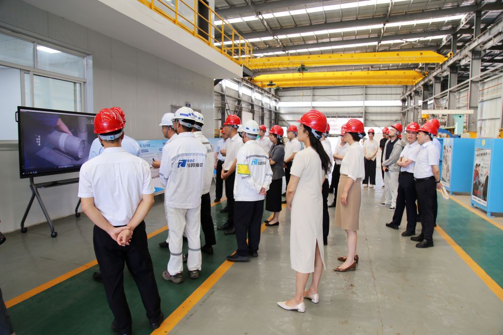 启东市委书记杨中坚一行莅临子公司伟德国际1946源于英国海洋焊接培训车间开展现场调研(图2)