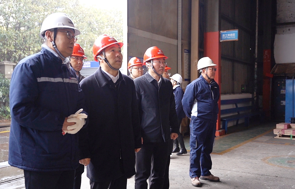 南通市崇川区区委书记胡拥军一行莅临子公司伟德国际1946源于英国重机调研复工复产工作(图2)